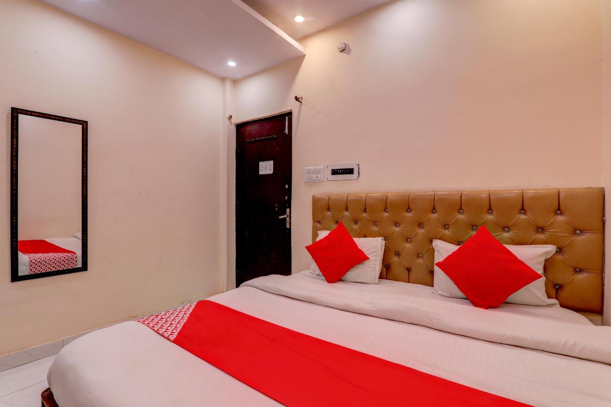 Hotel O Moon Palace Near Sahara Ganj Mall ลัคเนา ภายนอก รูปภาพ
