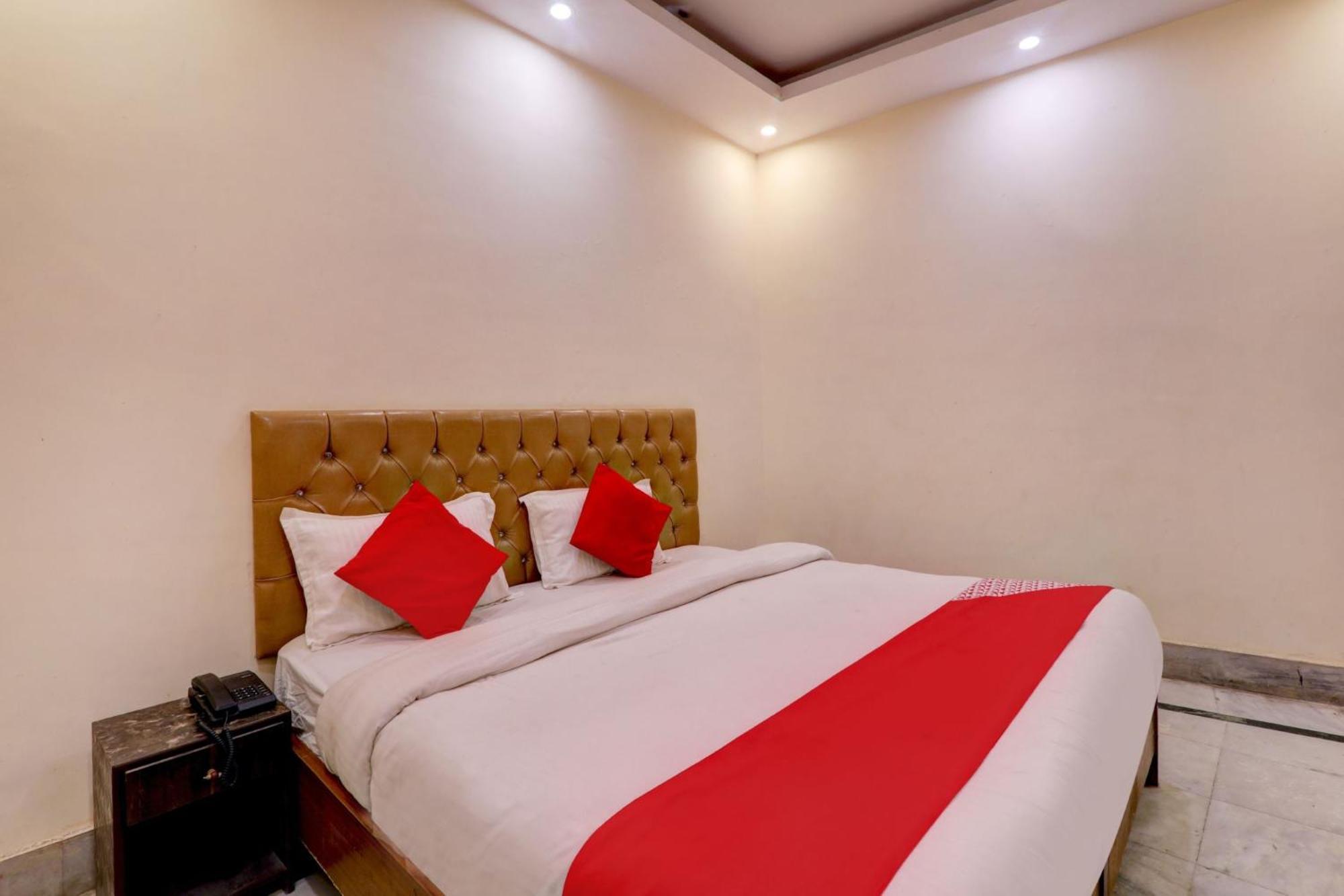 Hotel O Moon Palace Near Sahara Ganj Mall ลัคเนา ภายนอก รูปภาพ