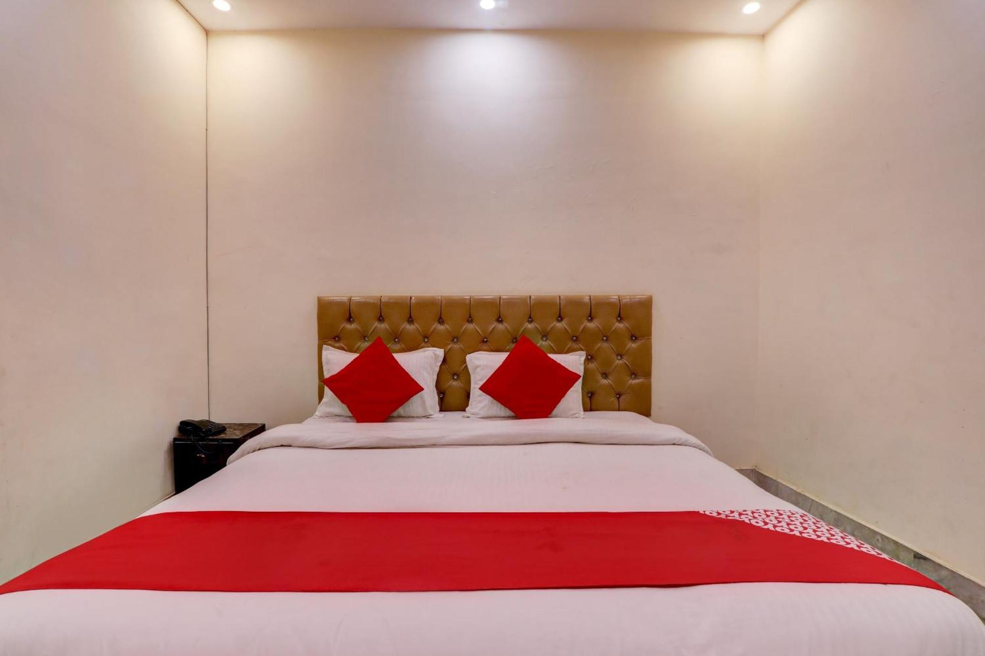 Hotel O Moon Palace Near Sahara Ganj Mall ลัคเนา ภายนอก รูปภาพ