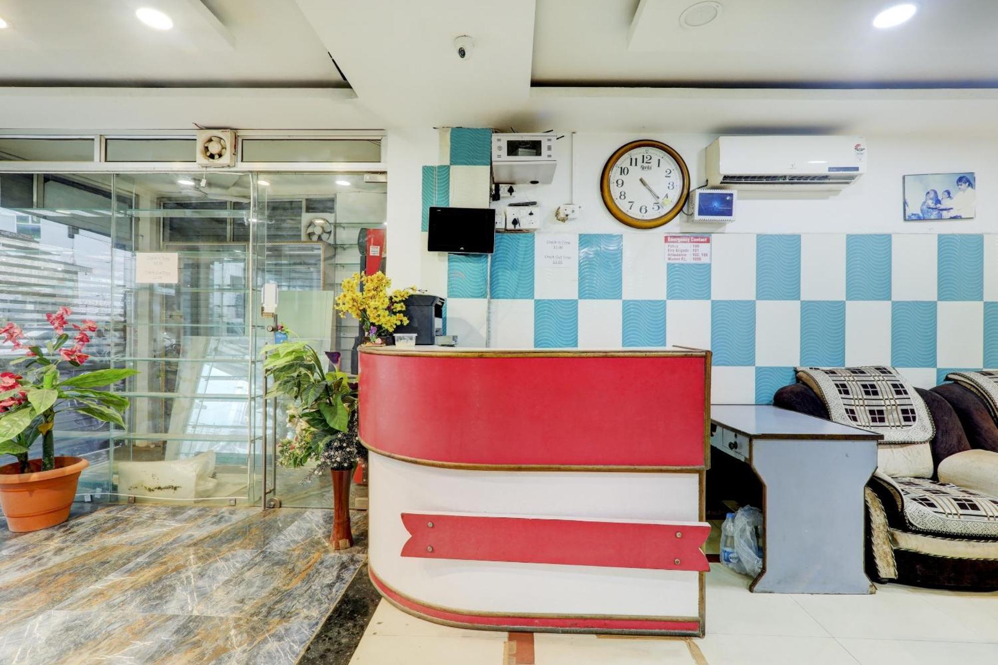 Hotel O Moon Palace Near Sahara Ganj Mall ลัคเนา ภายนอก รูปภาพ